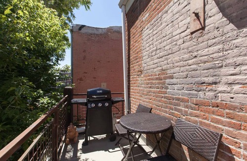 Highland Condo | Historic Charm in LoHi! Top-Floor Corner Studio, Private Entry, Deck, Laundry