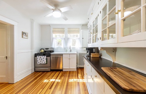 Annapolis House | Historic Charm Meets Walkable Convenience in the Heart of Annapolis with Parking