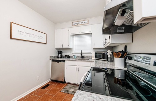 Perry House | Historic Charm w/Game Room and King Bed
