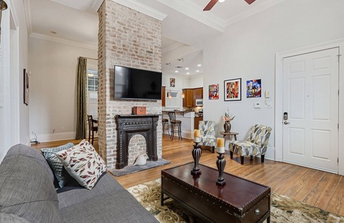 Faubourg Lafayette Condo | Historic Condominium Steps Away from St Charles Ave and Mardi Gras Parade Route