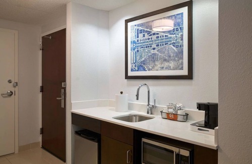 Mount Vernon Triangle Hotel | Historic D.C. Within Reach: Stay by Museums, Free Breakfast, Pet-Friendly