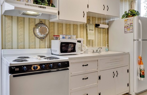 Delphi Apartment | Historic Delphi Studio: Walk to Main St & Creek!