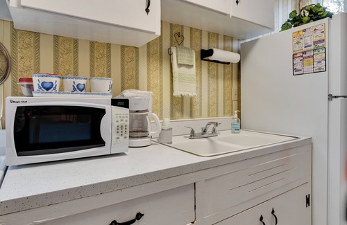 Delphi Apartment | Historic Delphi Studio: Walk to Main St & Creek!