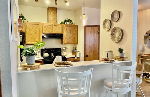Albany Apartment | Historic downtown Albany, and peaceful river walks await your enjoyment