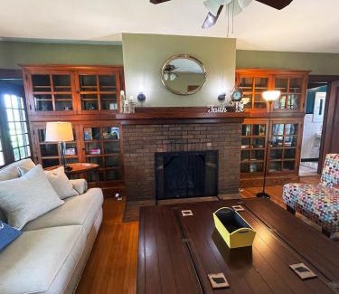 Brownsburg House | Historic Downtown Brownsburg Home w/Charm
