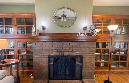 Brownsburg House | Historic Downtown Brownsburg Home w/Charm