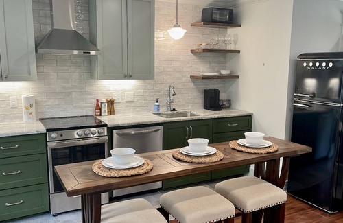 Hattiesburg Apartment | Historic Downtown Carriage House & Oaisis