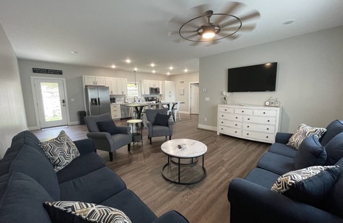 Hermann House | Historic Downtown Hermann Getaway-Walk to Wineries, Shops and Restaurants!