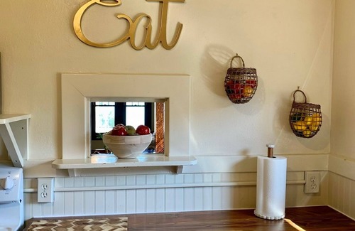 Astoria Apartment | Historic Downtown Riverview Flat, No. 2