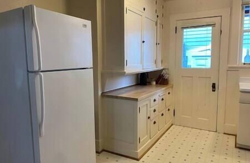Astoria Apartment | Historic Downtown Riverview Flat, No. 3
