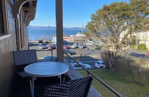 Astoria Apartment | Historic Downtown Riverview Flat, No. 4