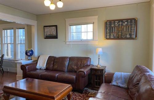 Astoria Apartment | Historic Downtown Riverview Flat, No. 1