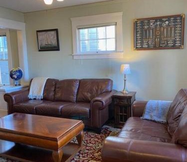 Astoria Apartment | Historic Downtown Riverview Flat, No. 1
