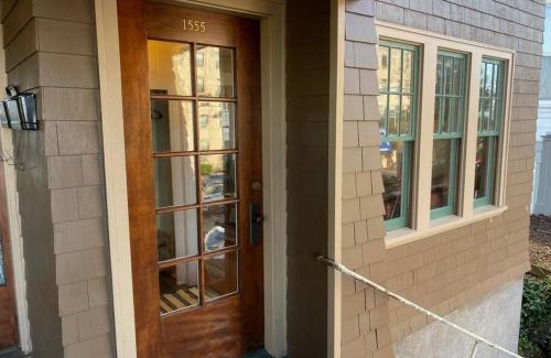 Astoria Apartment | Historic Downtown Riverview Flat, No. 1