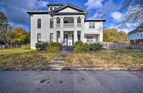 Erie House | Historic Family Home 2 Mi to Lake Erie and Zoo!