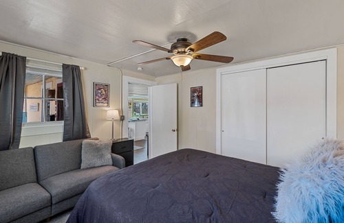 Flagstaff Cottage | Historic Farmhouse close to Downtown