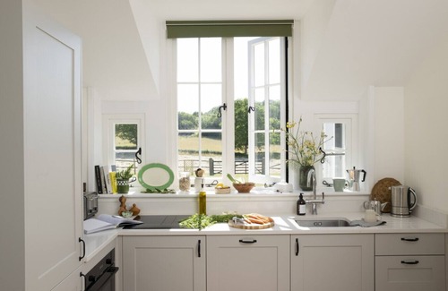 Plumpton Green Cottage | Historic Farmhouse Retreat |South Downs |Sleeps 8
