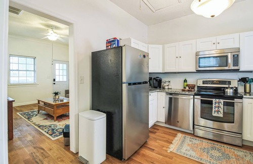 Historic Downtown Savannah House | Historic Gem on Nicoll St - Steps to Forsyth Park & River St!