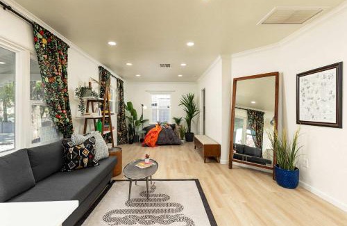 Encanto House | Historic Gem with Pool in the heart of Downtown