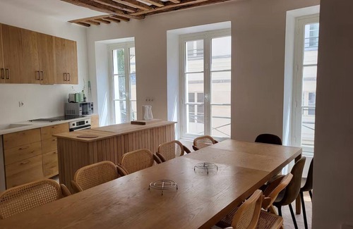 Saint-Victor Apartment | Historic Heart !Notre Dame Hideaway: Grand 175m² Townhouse with Patio