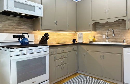 Northfield Cottage | Historic Home By Carleton College; Perfect for Visiting Families & Faculty