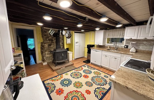 Paris House | Historic home nestled in the heart of horse and wine country. Kids/pet friendly!