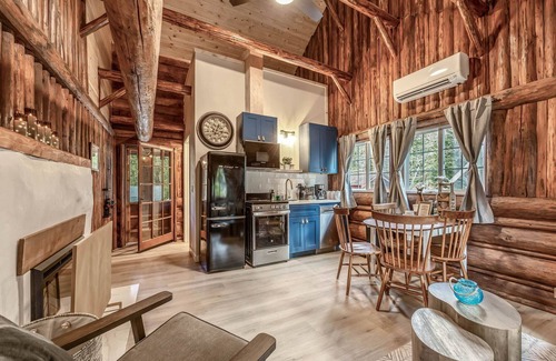 McKenzie Bridge Cabin | Historic Hoover Cabin in McKenzie Bridge near Loloma Lodge and Tokatee Golf Club