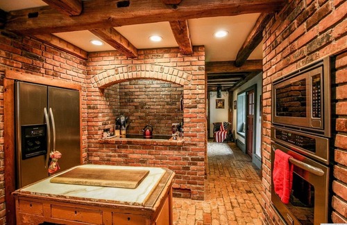 Taghkanic House | Historic Hudson Valley Barn Complex with Relaxing Grounds