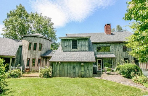 Taghkanic House | Historic Hudson Valley Barn Complex with Relaxing Grounds