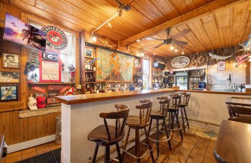 Cedar Key Apartment | Historic Island Hotel