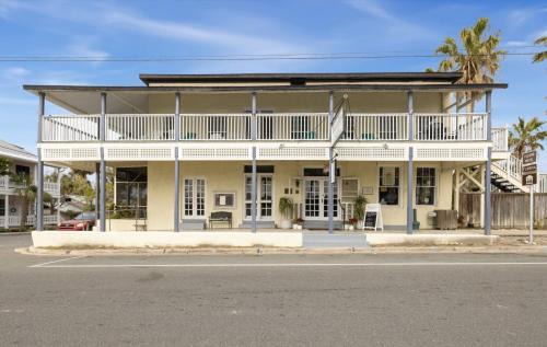 Cedar Key Apartment | Historic Island Hotel