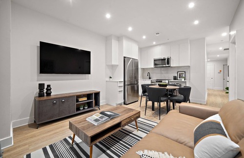 Ville-Marie Apartment | Historic Luxury Old MTL -2BR-2BA