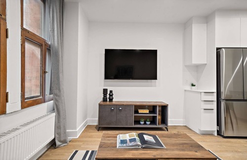 Ville-Marie Apartment | Historic Luxury Old MTL -2BR-2BA