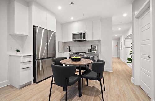 Ville-Marie Apartment | Historic Luxury Old MTL -2BR-2BA