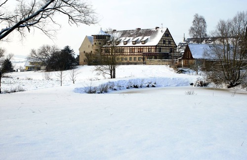 Erlabronn Apartment | Historic manor in the Steigerwald with swimming pool and sauna