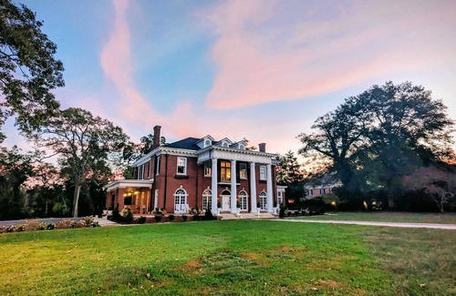 LaGrange House | Historic mansion in the heart of LaGrange. Luxury amenities!