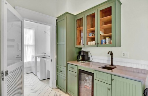 Brunswick House | Historic McKinnon Twin, Beautifully Renovated in Historic Downtown Brunswick