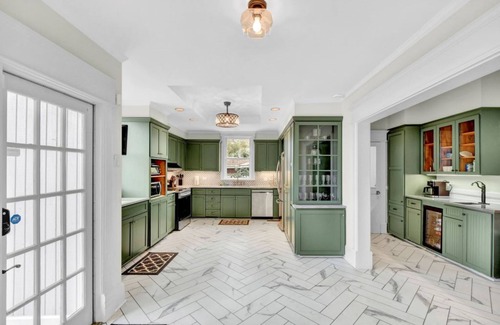 Brunswick House | Historic McKinnon Twin, Beautifully Renovated in Historic Downtown Brunswick