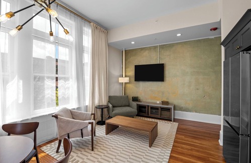 Washington Apartment | Historic Millworks Suite At The West Main - Elevator Access