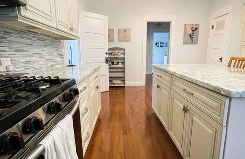 Downtown Riverside House | Historic Off-Campus Housing in Downtown Riverside 市中心历史悠久的宿舍