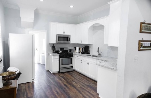 Downtown Riverside House | Historic Old Charm Beauty - For Couples Only