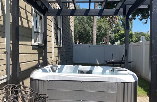 Downtown Riverside House | Historic Old Charm Beauty - For Couples Only