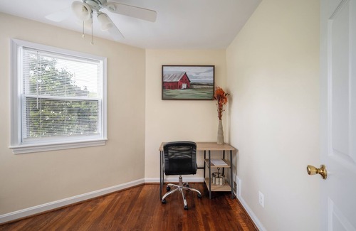 Old Town West House | Historic Old Town+Metro Alexandria Townhome Walk Score 95 King Bed Pet Friendly
