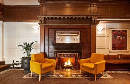 Gayborhood Hotel | Historic Philly Room 7 Miles Away from Downtown | Free Continental Breakfast