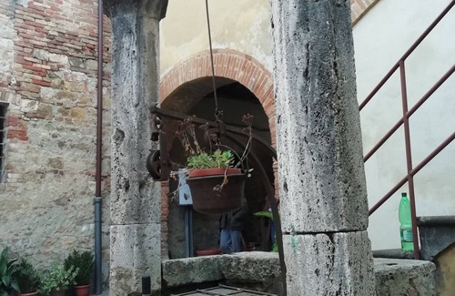 San Quirico d'Orcia Apartment | Historic residence at the well