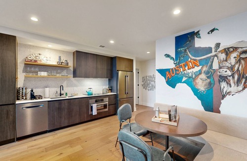 Rainey Street Historic District Condo | Historic Rainey St. condo with skyline views - rooftop pool & gym