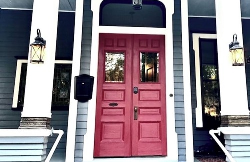 Red Wing House | Historic Red Wing Manor 1876. Please read pricing information before booking.
