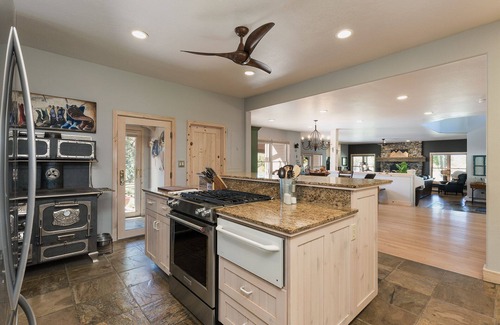 Cortez House | Historic Renovated Home and Cabin on 300 Acres - Hot Tub/Pool Table/Trails