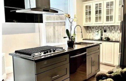 Rittenhouse Row House | Historic Rittenhouse Beauty With Free Parking