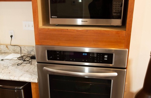 Leonidas House | Historic Riverbend Cottage: Highly walkable neighborhood, 2 blocks to streetcar!